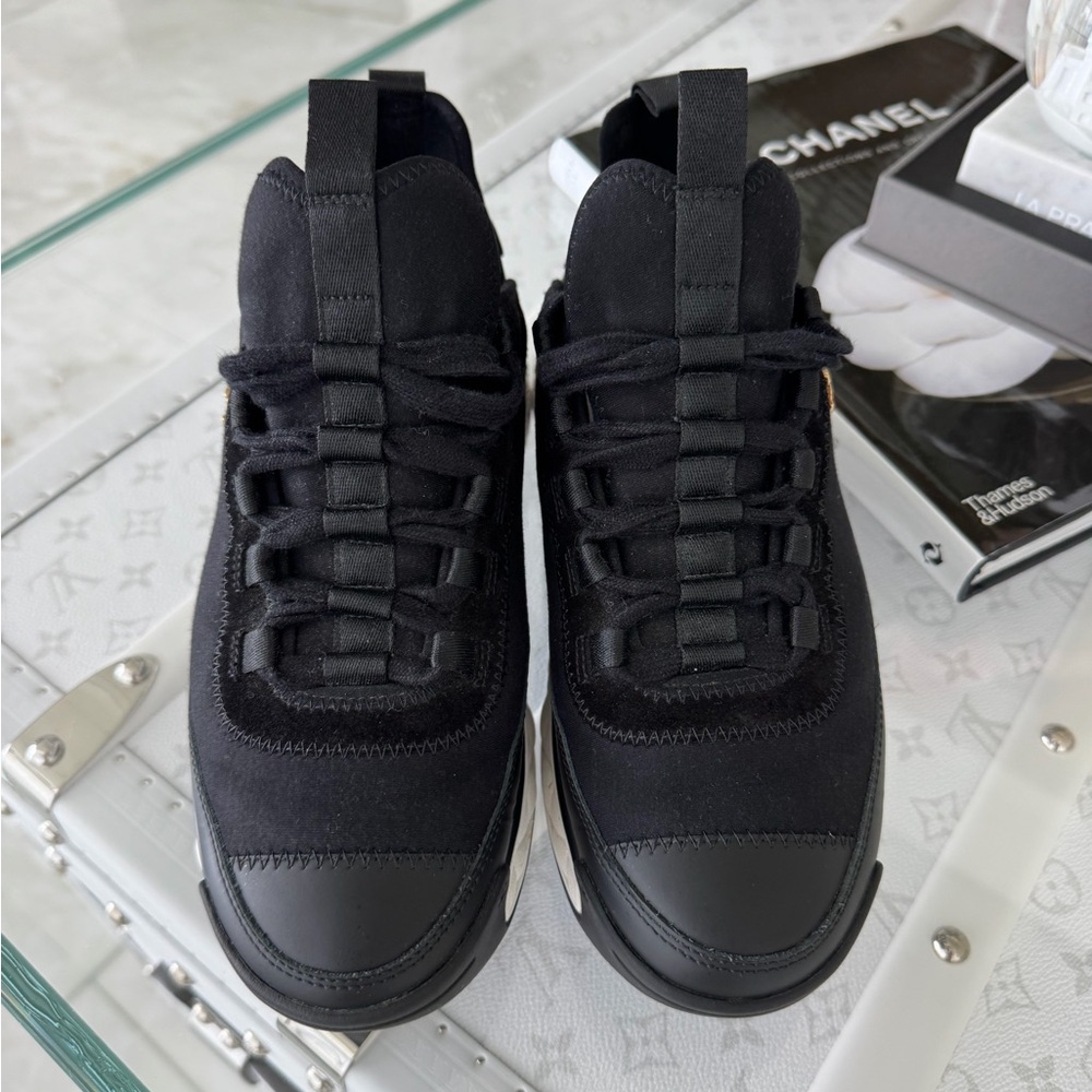 Chanel 🖤 Mint! Black and White Sneakers Sz 38 Whole Package - Picture 7 of 14